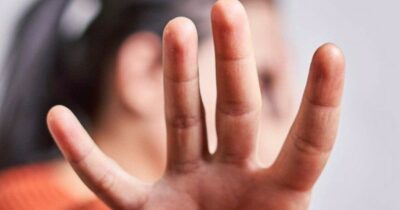 Copertina di “Ti faccio fare la fine di Martina Carbonaro”: perseguita una 17enne per mesi, arrestato 23enne