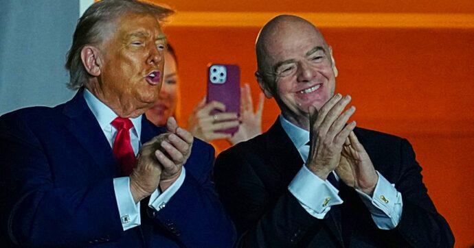 L’ufficio Fifa nel suo grattacielo, i viaggi d’affari, il cappello MAGA: storia dell’amicizia sempre più sfacciata fra Infantino e Trump