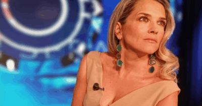 Copertina di “Sto attraversando un periodo difficile, la mia famiglia ha bisogno di me. Ci sono momenti nella vita in cui è giusto ascoltare i segnali…”: Francesca Barra lascia la conduzione di 4 di Sera