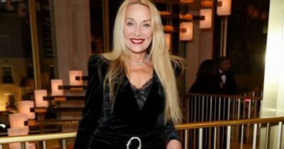 Copertina di “Guardate le foto degli Oscar. Quelle donne fanno paura. Io ho 70 anni e tantissime rughe, non mi danno fastidio. Il mio stile di vita? Ho eliminato gli zuccheri, ma bevo vino e fumo”: così Jerry Hall