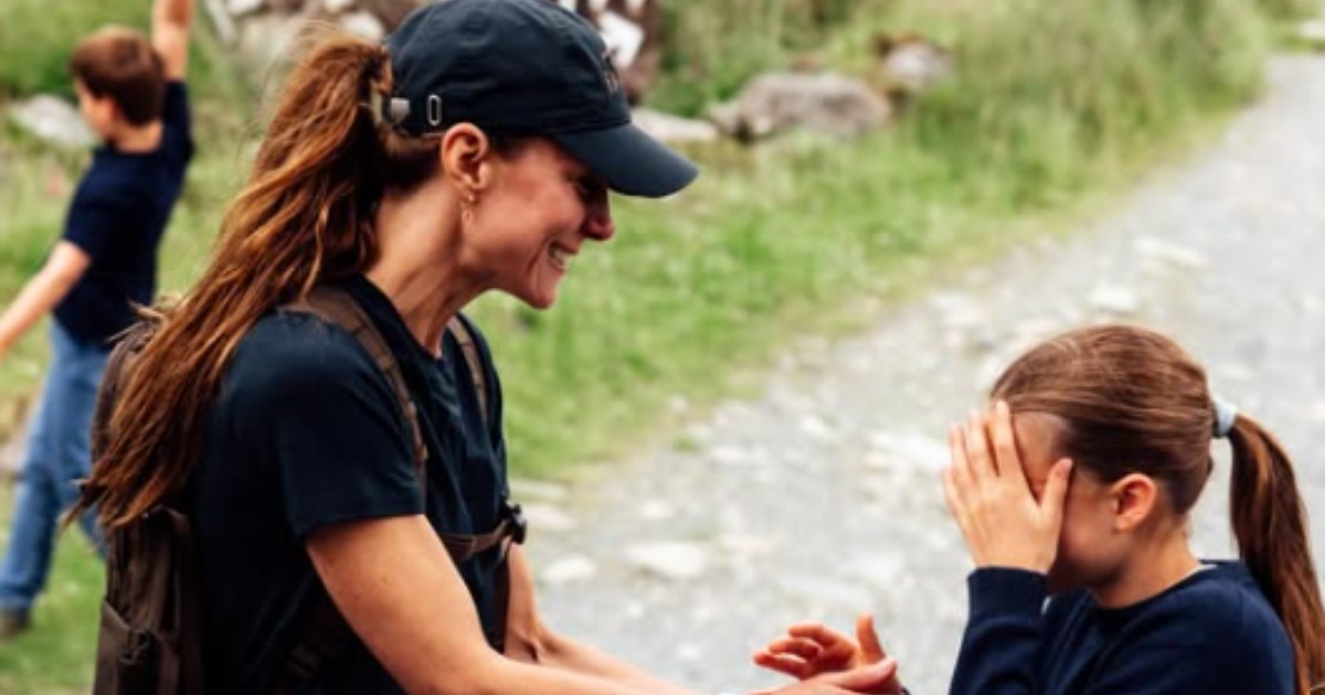 kate middleton pubblica nuove foto dopo la sfida delle tre montagne l8217abbraccio con il principe william e i tre figli george charlotte e louis da Ilfattoquotidiano.it kate middleton pubblica nuove foto dopo la sfida delle tre montagne l8217abbraccio con il principe william e i tre figli george charlotte e louis