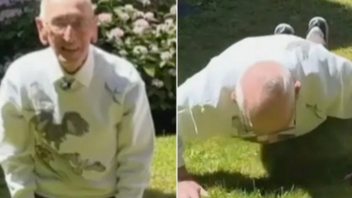 “Ho 98 anni, faccio 40 flessioni al giorno e spero di continuare anche a 100. Ora riesco persino nella posizione del ‘corvo'”: la storia di Bill Kober