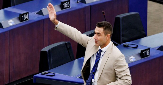 “Vannacci è anti-democratico”: l’Ue vota oggi, Meloni lo salverà