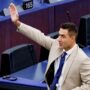 Copertina di “Vannacci è anti-democratico”: l’Ue vota oggi, Meloni lo salverà