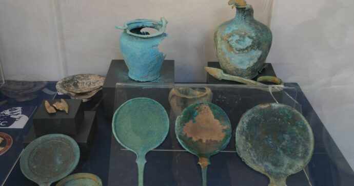 Reperti archeologici scoperti in una tenuta a Piombino, guerra di carte bollate tra proprietari e ministero per premio di rinvenimento