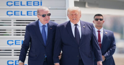 Copertina di Vertice Nato ad Ankara – Fonti: “Al Forum Difesa siglati contratti per oltre 50 miliardi”. Zelensky: “Noi primi al mondo sui droni, meritiamo la Nato”
