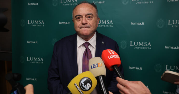 Gratteri contro l'”autobavaglio” del Csm: “Visione restrittiva dell’informazione, la gente ha il diritto di sapere”