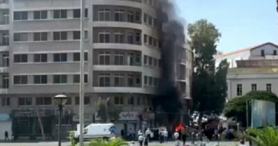 Copertina di Siria, esplosioni a Damasco vicino all’hotel dove alloggia Macron: il presidente sano e salvo. 18 feriti, incluso il sottosegretario al Turismo