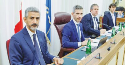 Copertina di Covid, colpi di mano e bolgia Pd-5S: “Via il presidente FdI”
