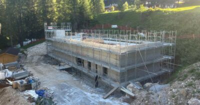 Copertina di Fine lavori (forse) nel 2033: il disastro delle opere dei Giochi Milano-Cortina a cinque mesi dalla chiusura