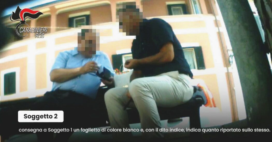 Biglietti al parco, ex agenti italiani informavano i russi