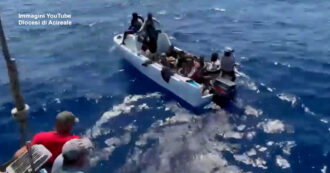 Sedici migranti minorenni salvati da un peschereccio catanese: erano in difficoltà al largo di Malta