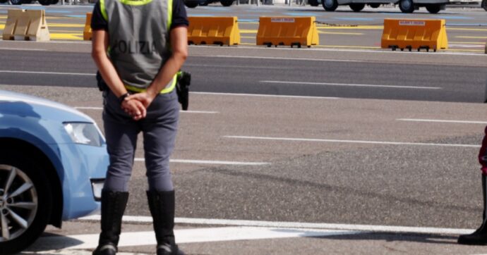 Roma, automobilista cerca di travolgere due agenti e scappa. Arrestato dopo 18 km di corsa