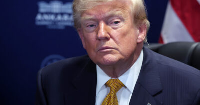 Copertina di Nuovi raid Usa sull’Iran: “Aggredite navi a Hormuz”. Teheran: “Chiuderemo lo stretto dopo ogni attacco”