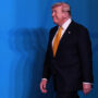 Copertina di Trump torna ad attaccare gli alleati: “Italia pessima. Spagna senza speranza e Groenlandia problema”. Ma poi dice di avere “ricevuto tanto amore”