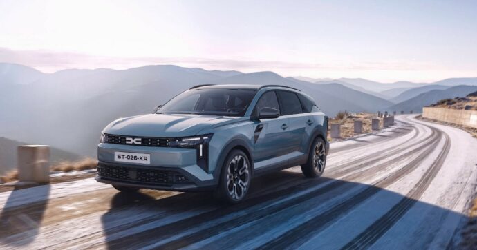 Dacia Striker, il debutto. Spazio da wagon e anima da sport utility – FOTO
