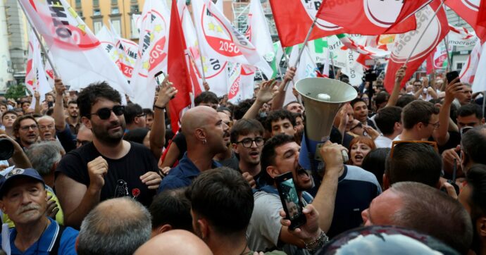 Il debutto unitario dei progressisti: urla e tensioni con Pap