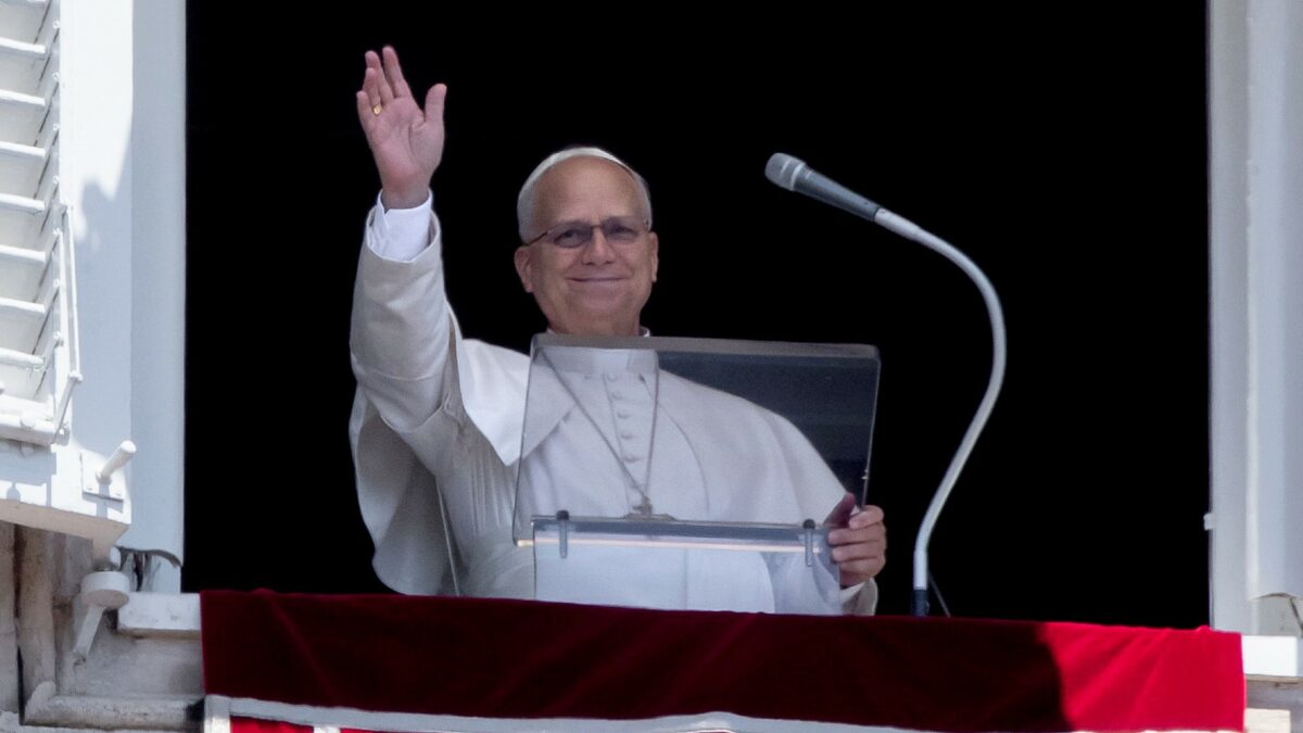Papa Leone annuncia la revoca dei tagli agli stipendi dei cardinali nel giorno del suo compleanno, rialzando il 10% della retribuzione, immagine di approfondimento