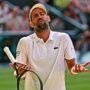 Copertina di “Non mi interessa cosa succede nei match di Sinner. Non avete idea di quale sia la regola”: Djokovic contro la chiusura del tetto a Wimbledon
