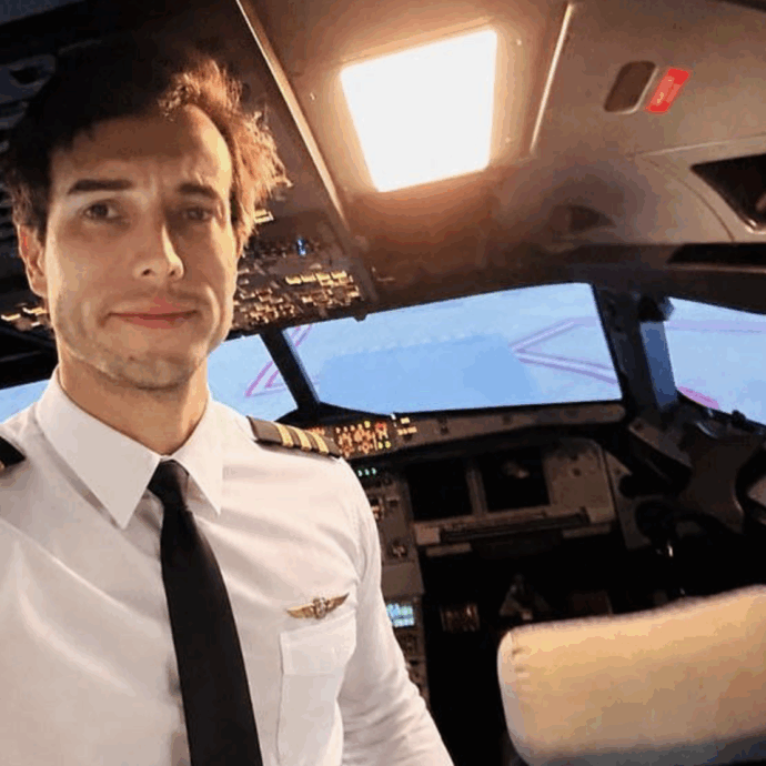 “Sai cosa devi fare, adesso vai avanti”: pilota 42enne si lancia nel vuoto dall’aereo e lascia l’allieva sola in volo. Indagini in corso