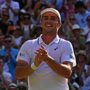 Copertina di Chi è Arthur Fery, il britannico che da wild card sogna la finale a Wimbledon: il padre presidente nel calcio, la mamma tennista e la casa accanto all’All England Club