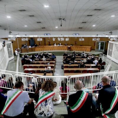 Copertina di Hydra, lo zibaldone criminale del pentito Scarface e l’alba del Consorzio: “Due gruppi, quattro teste, ecco l’unione di mafie”