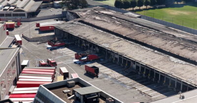 Copertina di Incendio a Milano, cosa resta della Bartolini dopo il maxi rogo: le immagini dall’alto della zona – Video