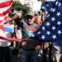 Copertina di Trump si intesta la ricostruzione del Venezuela: “Genererà molto denaro”. Ma la gente di Caracas gli è sempre meno grata
