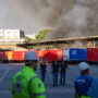 Copertina di Un pacco caricato su un camion l’innesco del maxi incendio nella sede Bartolini di Milano