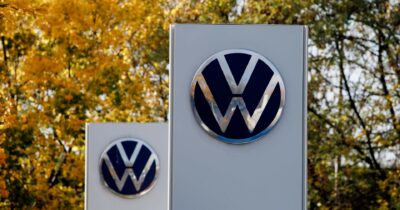 Copertina di Sprofondo auto,  Volkswagen  chiuderà 4 siti:   via in 100mila