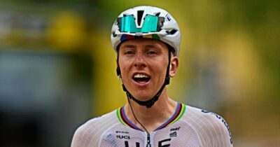 Copertina di Tour de France, Pogacar va oltre il concetto di alieno: domina la prima tappa di montagna e si riprende la maglia gialla | La nuova classifica generale