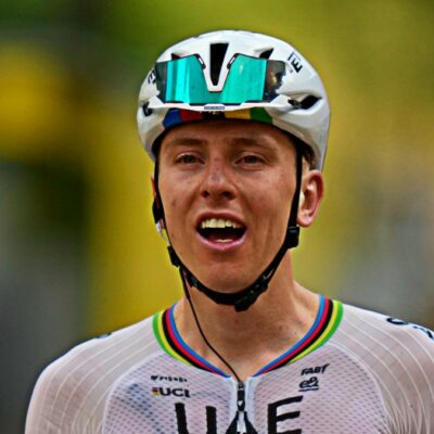 Copertina di Tour de France, Pogacar va oltre il concetto di alieno: domina la prima tappa di montagna e si riprende la maglia gialla | La nuova classifica generale