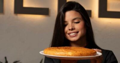 Copertina di La tortilla più cara del mondo costa 2.200 euro: “Si paga a rate?”. Tra gli ingredienti patate Bonnotte e caviale beluga. L’assaggio: “Ottima, ma preferisco quella di mio nonno”