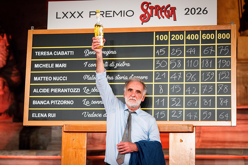 premio strega 2026 vince michele mari nonostante le polemiche per le frasi su murgia non so sorridere mi verrebbe fuori un ghigno sono emozionato e contento ringrazio i lettori da Ilfattoquotidiano.it premio strega 2026 vince michele mari nonostante le polemiche per le frasi su murgia non so sorridere mi verrebbe fuori un ghigno sono emozionato e contento ringrazio i lettori