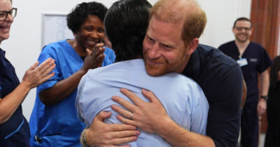 Copertina di “Camilla e William stanno facendo di tutto per rubare la scena a Harry, sono ovunque in questi giorni come mai prima ma lui è andato in un ospedale pediatrico e tutti gli volevano bene”: i retroscena da Londra