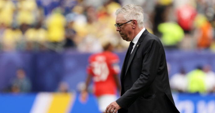 “Gli straccerei subito il contratto”: Romario attacca Ancelotti dopo la sconfitta del Brasile ai Mondiali