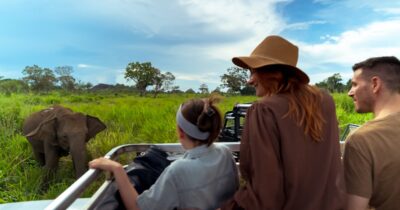 Copertina di “Indisciplinati, tirchi e ritardatari gli italiani sono i peggiori turisti al mondo”: la classifica dei migliori e peggiori ospiti dei Safari in Africa