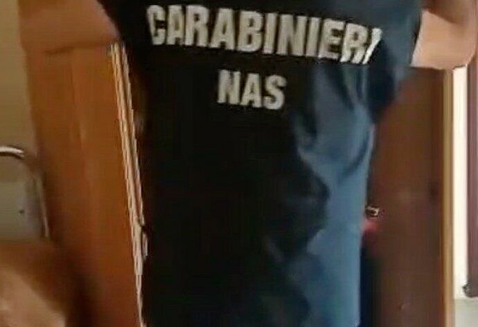 Gravi carenze igieniche e sequestro da 700mila euro: i Nas irrompono al ristorante durante il pranzo e fanno evacuare la sala