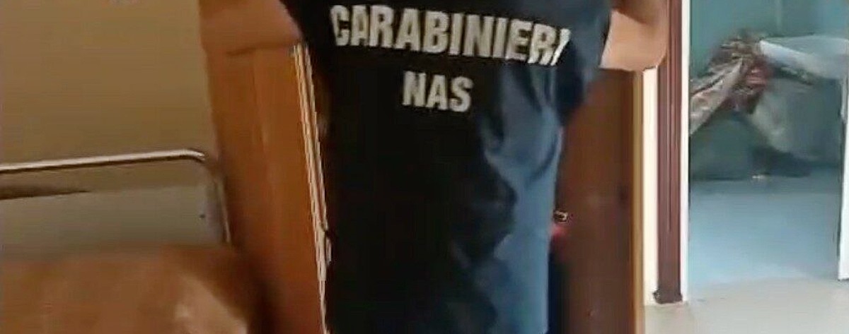 circoncisione clandestina sul tavolo della cucina neonato ferito denunciato un cardiologo a brescia da Ilfattoquotidiano.it circoncisione clandestina sul tavolo della cucina neonato ferito denunciato un cardiologo a brescia