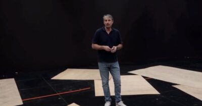 Copertina di Milo Infante saluta il pubblico Rai dallo studio vuoto di Ore 14: “Oggi è il mio ultimo giorno qui e sono un po’ emozionato. Ma ci sono altri mondi…”- VIDEO