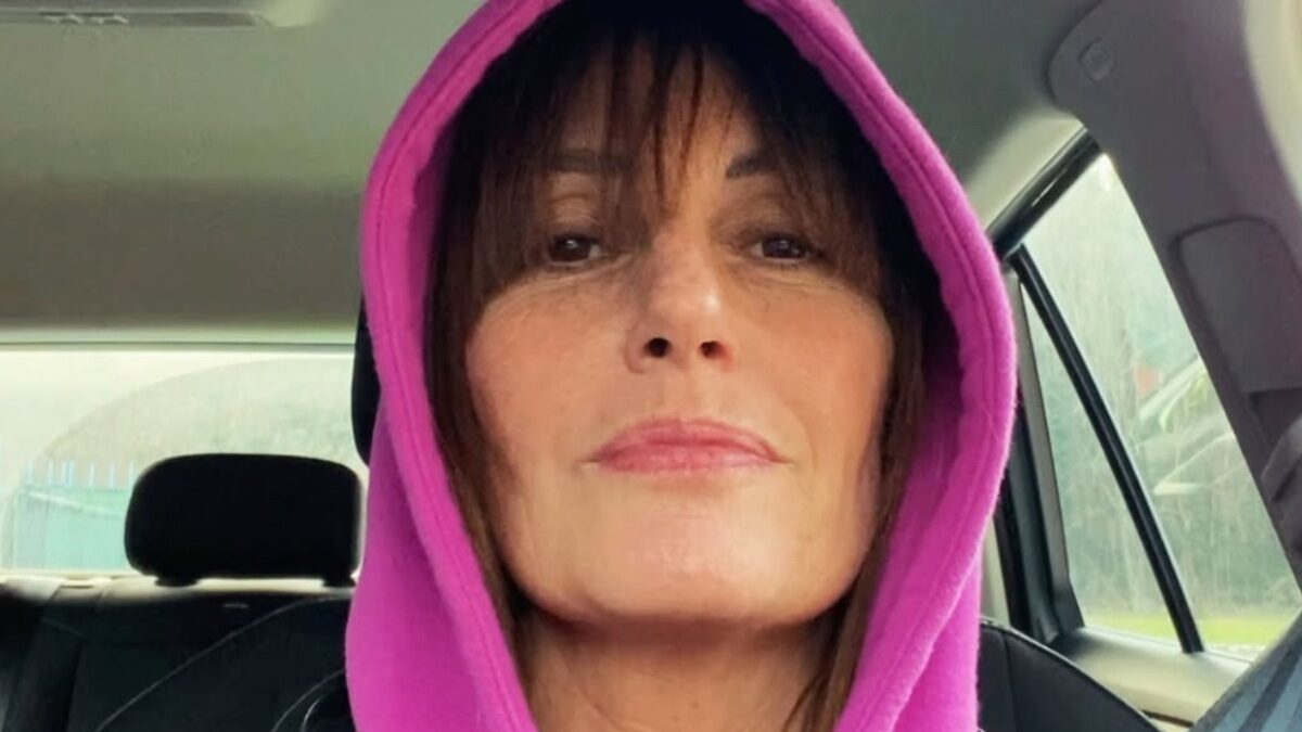 “Uomini piccoli e ignoranti che mandano messaggi del genere con foto intime, donne parliamone perché non credo di essere l’unica a riceverli. Ditemi cosa ne pensate”: lo sfogo di Cristina Plevani