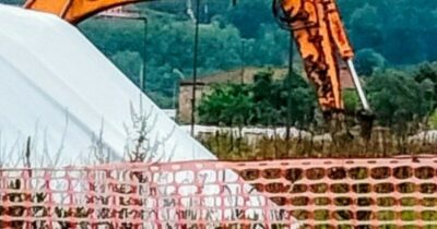 Copertina di Travolto da una ruspa durante lavori a Folgaria, muore un uomo di 83 anni