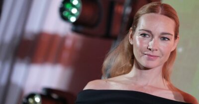 Copertina di “Sono ormai una ex giocatrice di calcio pippa. Meglio così, oggi rischierei di farmi male, con le mie amiche organizzavamo certe partite ‘mogli contro mariti’ da cui uscivamo a pezzi”: così Cristiana Capotondi