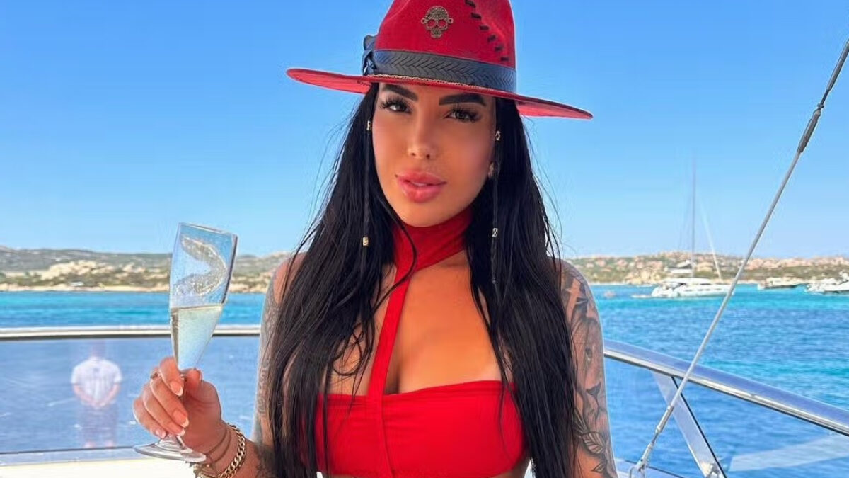 Kauana Bilhar muore cadendo dal 27esimo piano di un grattacielo a Dubai: la famiglia dell’influencer 26enne si scatena contro gli haters