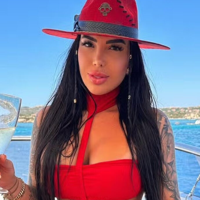Kauana Bilhar muore cadendo dal 27esimo piano di un grattacielo a Dubai: la famiglia dell’influencer 26enne si scatena contro gli haters