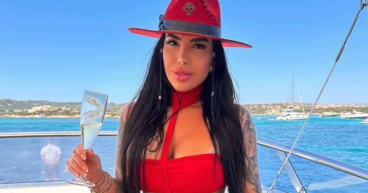 kauana bilhar muore cadendo dal 27esimo piano di un grattacielo a dubai la famiglia dell8217influencer 26enne si scatena contro gli haters da Ilfattoquotidiano.it kauana bilhar muore cadendo dal 27esimo piano di un grattacielo a dubai la famiglia dell8217influencer 26enne si scatena contro gli haters