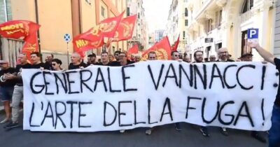 Copertina di “Vannacci, Genova non ti vuole”: il leader di FnV accolto dalle proteste in città. E il suo comizio slitta di un’ora