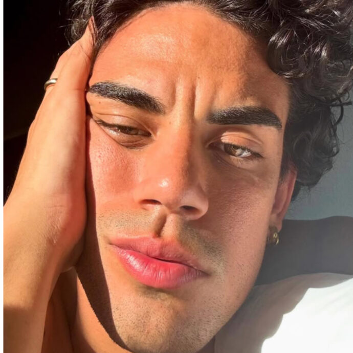 “Le mie unghie smaltate? Se sei il più forte nessuno fa battute sgradevoli. Odio la prepotenza, mi piacciono le buone maniere. La mia statura è uno svantaggio per il cinema, ma ci provo”: così Tommaso Marini