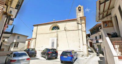 Copertina di Fedeli svengono durante la messa nel Vibonese, il “mistero” che attrae nuovi parrocchiani ruota intorno al nuovo sacerdote