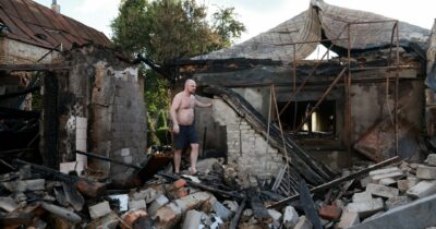 Copertina di Mosca attacca Raid su Kiev, bombe planari a Sumy: 4 morti